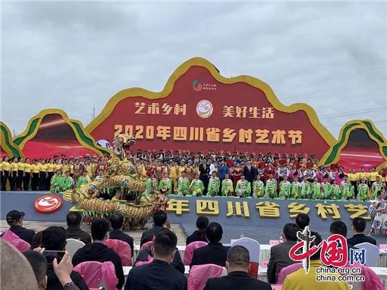 成都龍泉驛區(qū)文化館創(chuàng)作的群舞《在那桃花盛開的地方》獲四川省鄉(xiāng)村藝術(shù)節(jié)舞蹈類第一名